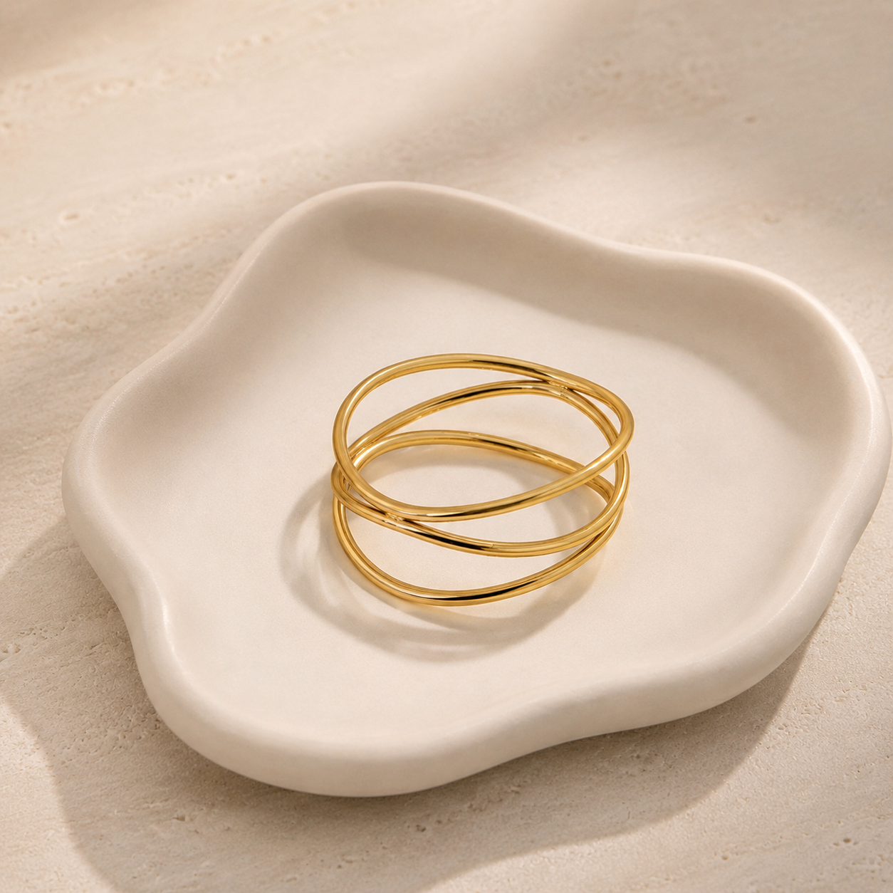 Orbit Intertwined Ring