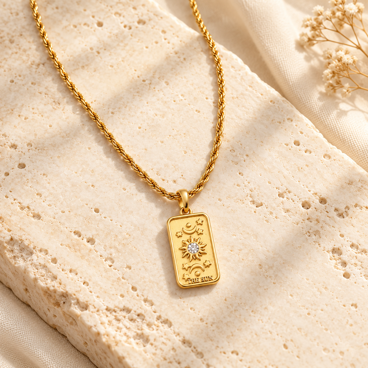 The Sun Tarot Pendant Necklacebu