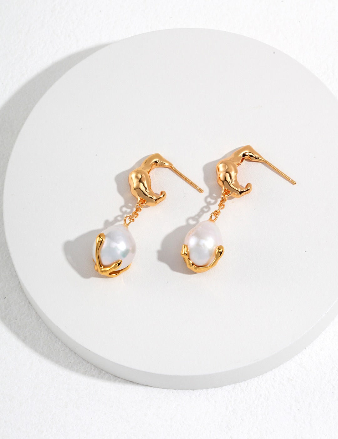 FLOW BAROQUE PEARL HOOP EARRINGS