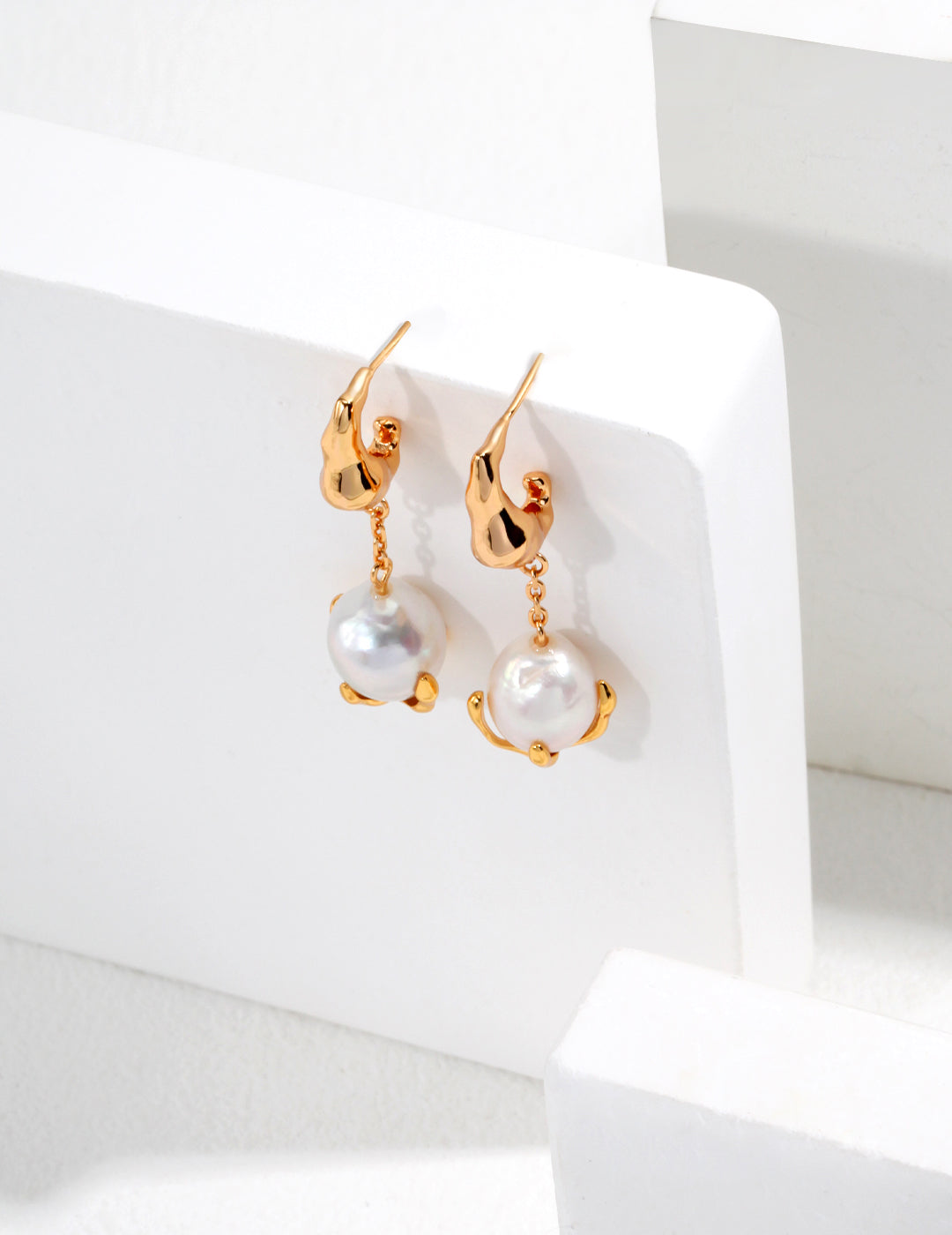 FLOW BAROQUE PEARL HOOP EARRINGS