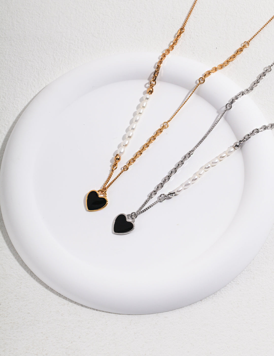 HEART BLACK GLAZE NECKLACE